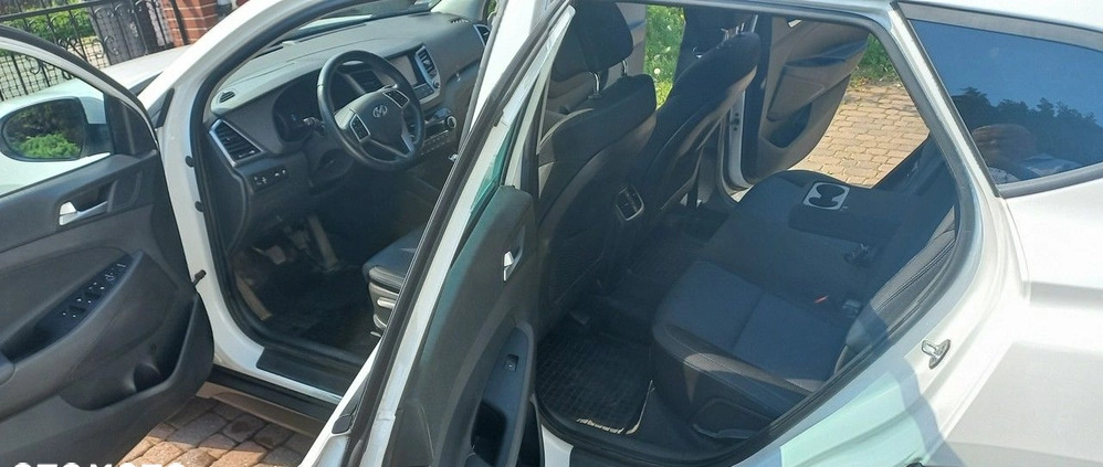 Hyundai Tucson cena 48700 przebieg: 235000, rok produkcji 2016 z Piława Górna małe 781